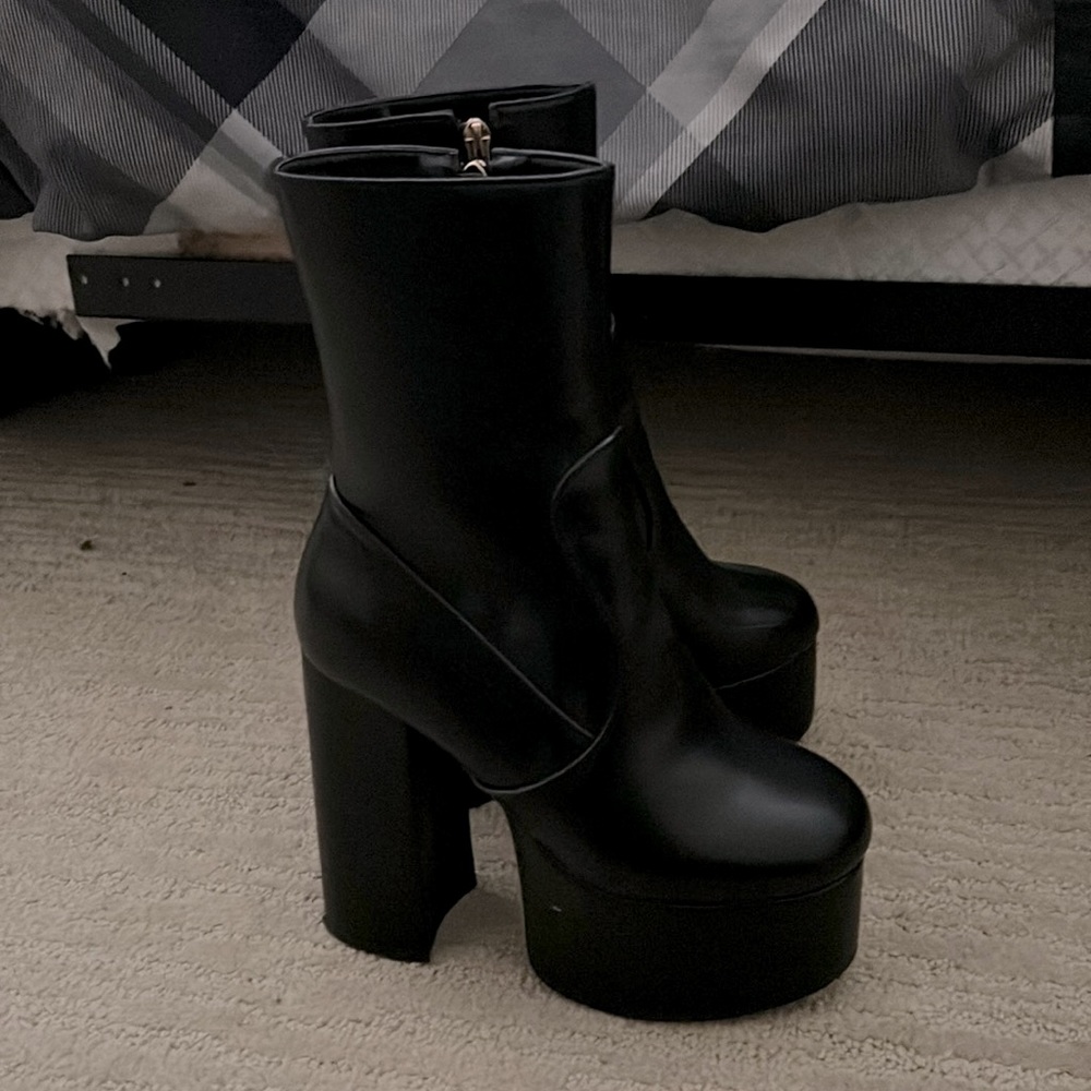 black lamoda platform boots